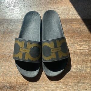 Salvatore Ferragamo Men's Black & Gold Pool Slides